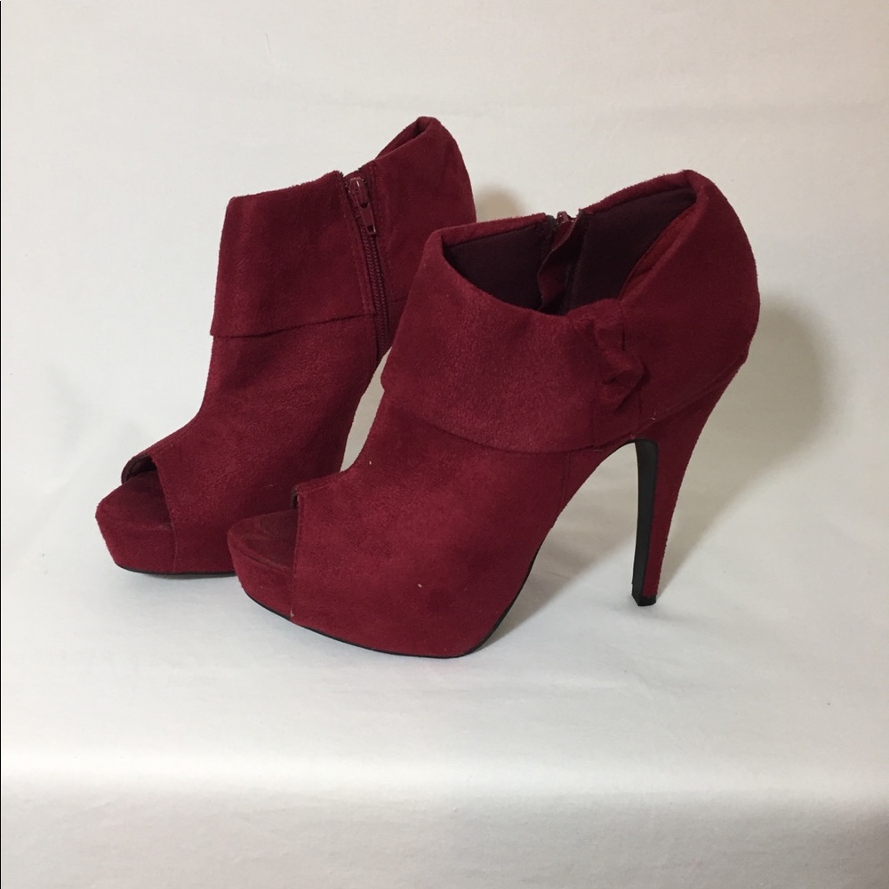 Paprika brand Brûlée burgundy ankle bootie!